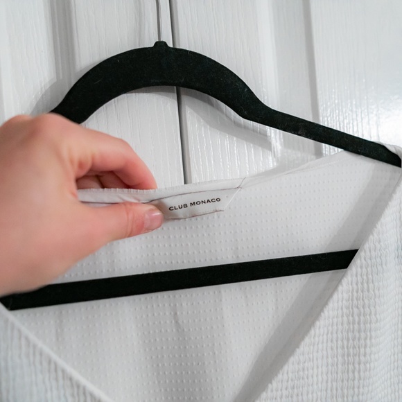 CLUB MONACO - V-Neck Relaxed Fit Top - Size M - Picture 2 of 4